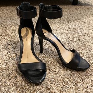 Gianni Bini black heeled sandals